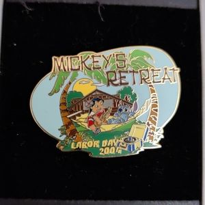 🌟 Disney Pin Mickey's Retreat Lilo Stitch 2004